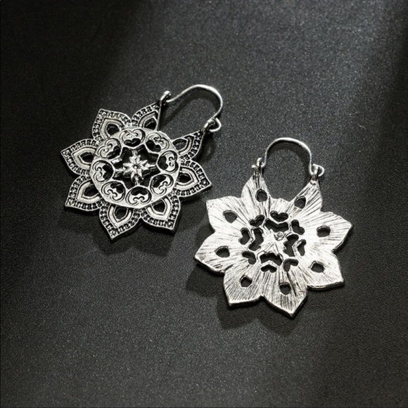 Bohemian dainty mandala wire dangle earrings - Picture 2 of 7